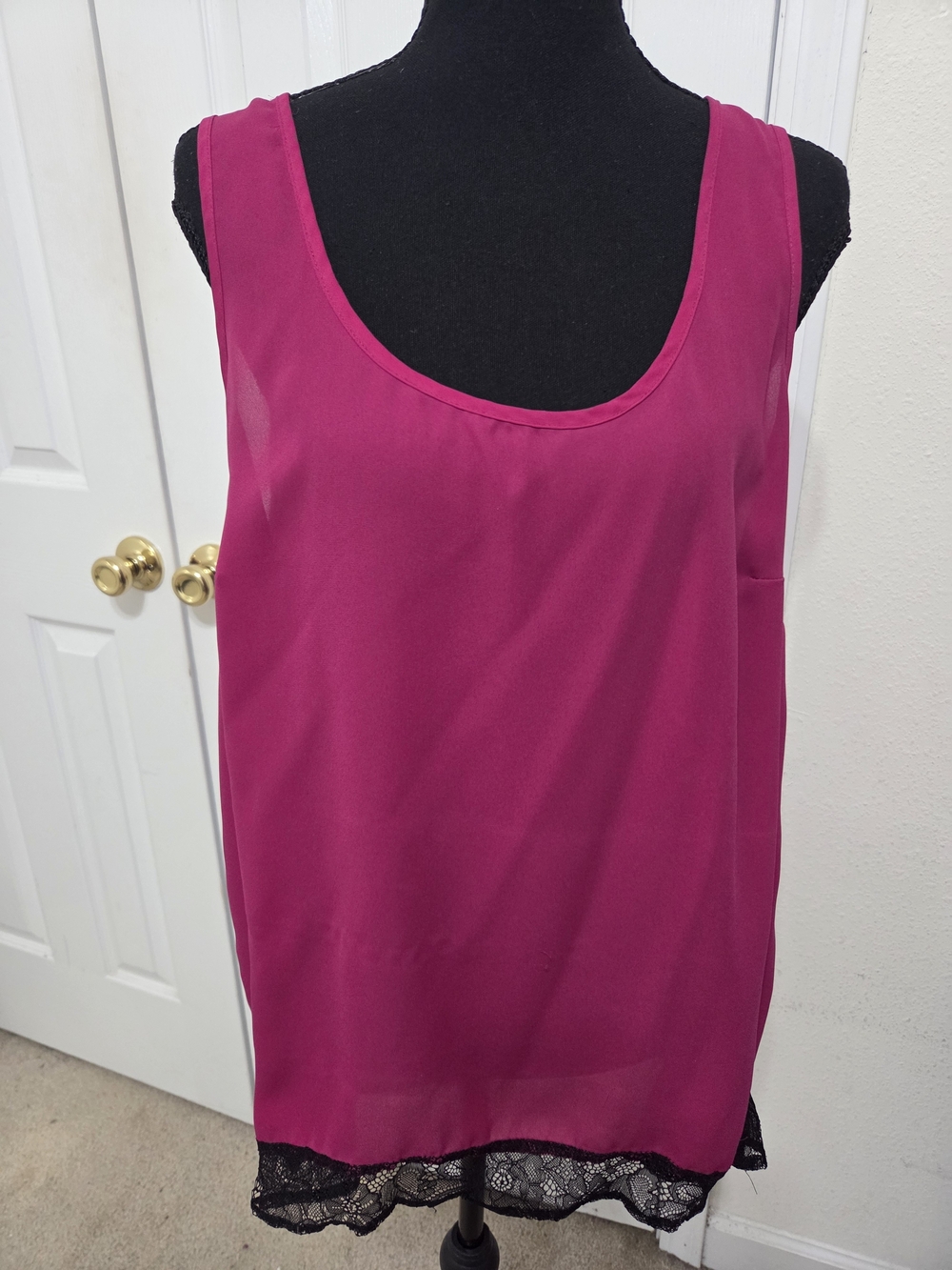 Women’s Sleeveless Pink Lace-Hem Top